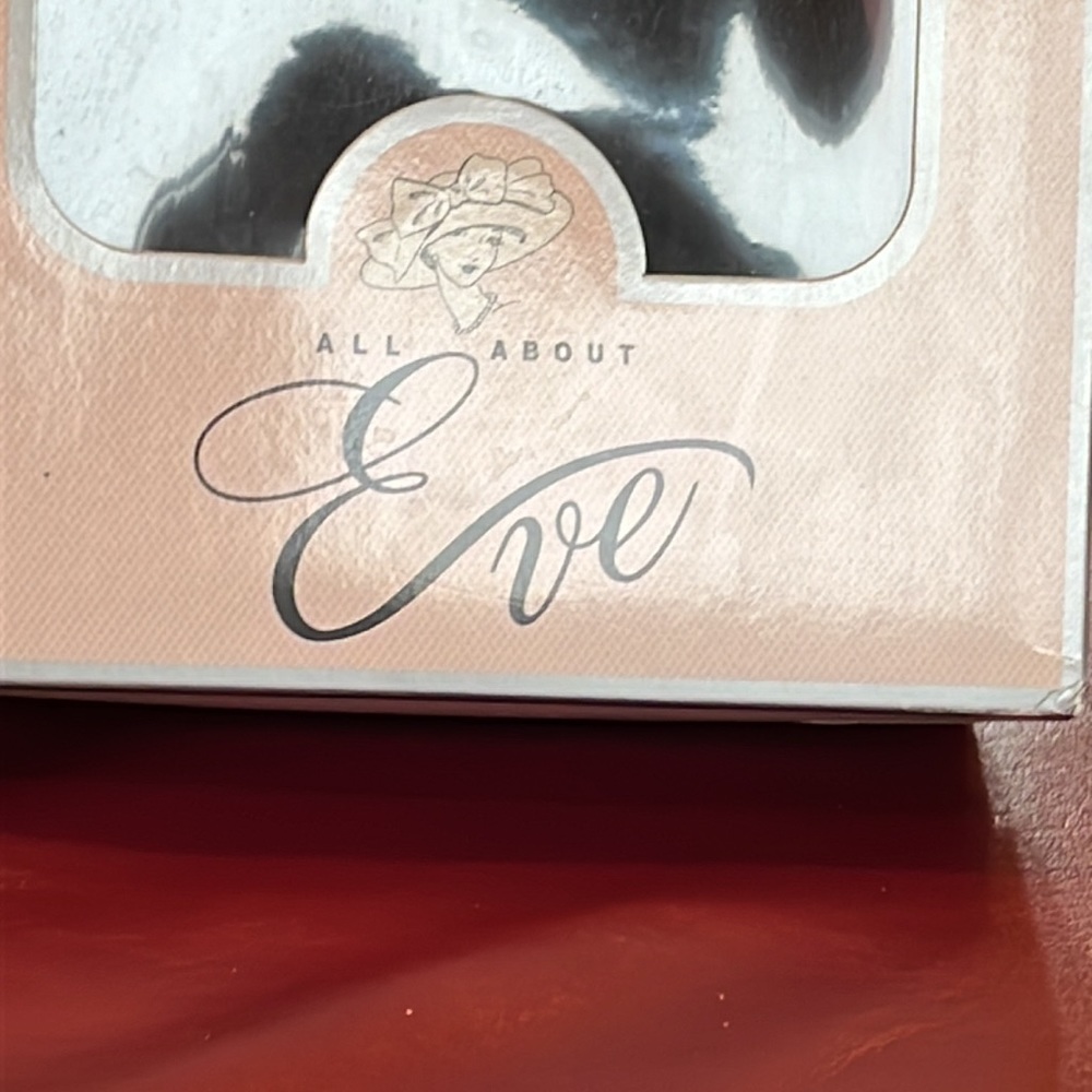 Susan Wakeen Doll Company- All About Eve - Picture 4 of 9